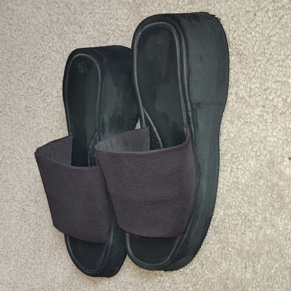 Black elastic slides - Picture 2 of 2